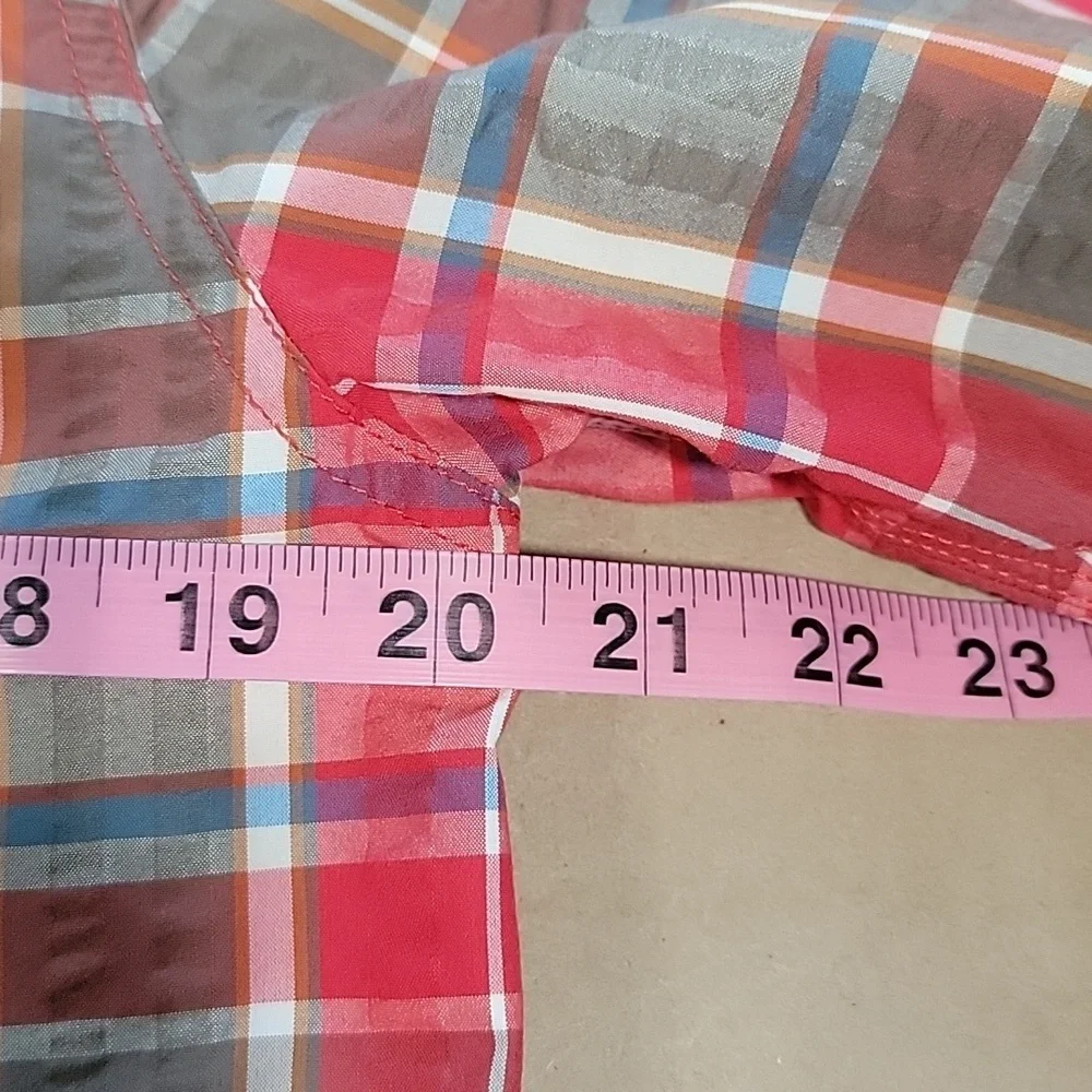 The North Face Size M Seersucker Red, White, Blue & Taupe Button Down Shirt